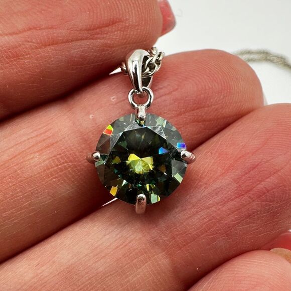 Beautiful 10mm round cut Green Moissanite Solitaire necklace in 925, 19" chain! - Picture 8 of 12